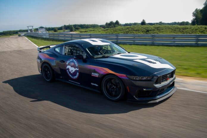 Mustang-Dark-Horse-R.jpg