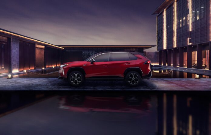 2024_Toyota_RAV4Prime_XSE_003.jpg
