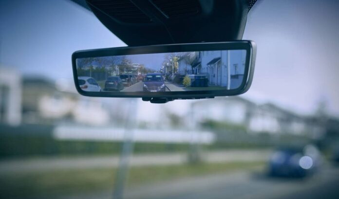 2021_Ford_Smart_Mirror_01.jpg
