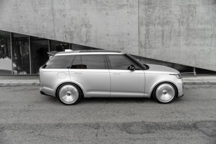 Urban_Automotive__Platinum_Motorsport_present_Kim_Kardashians_jaw-dropping_306000_custom_Range_Rover.jpg
