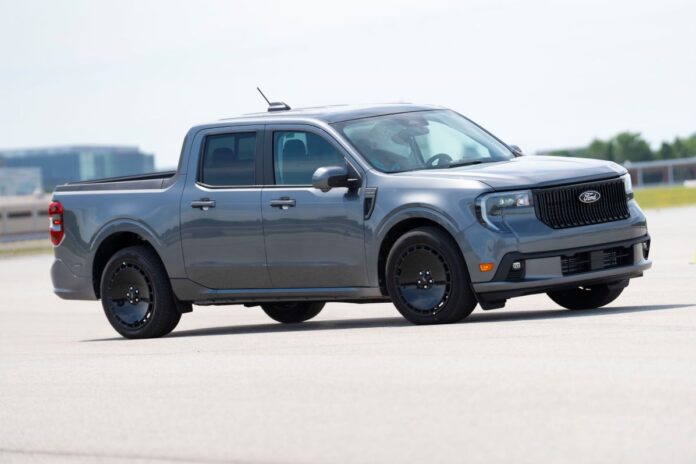 2025-ford-maverick-lobo-autocross-2-4096x2731-1.jpg