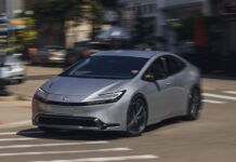 EE.UU. ¿Cuáles son los 5 autos del 2026 que menos gastan en carretera por menos de $35,000?
